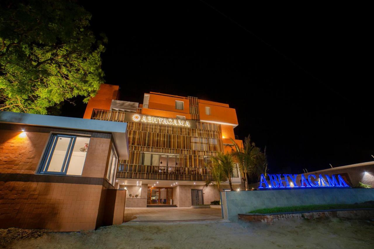 Abhyagama Hotel Дігха Екстер'єр фото