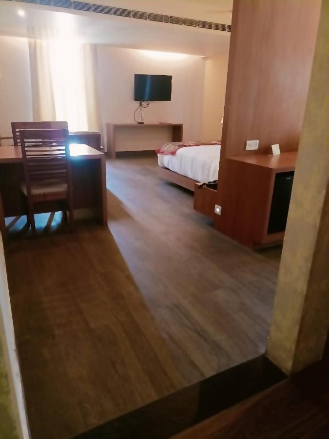Abhyagama Hotel Дігха Екстер'єр фото