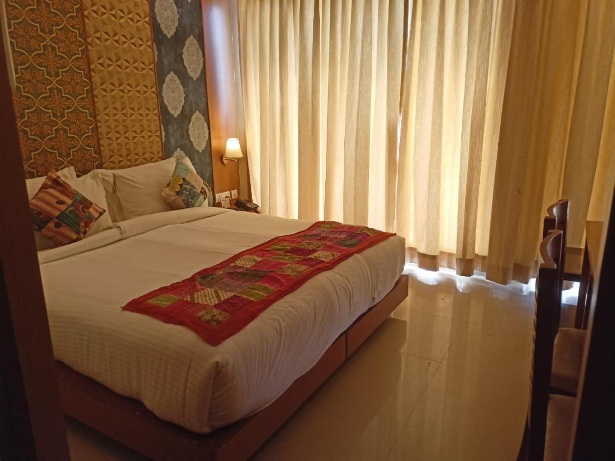 Abhyagama Hotel Дігха Екстер'єр фото