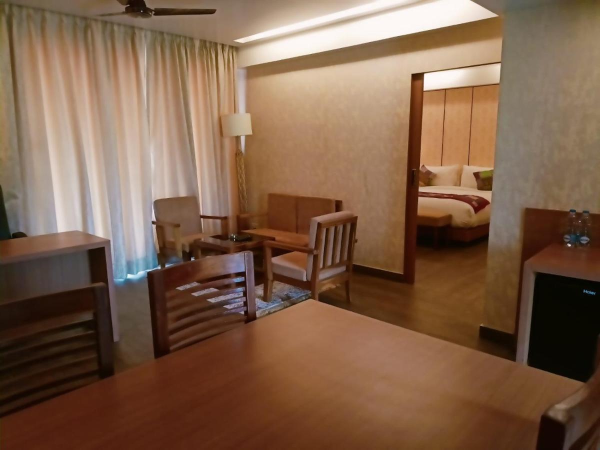 Abhyagama Hotel Дігха Екстер'єр фото
