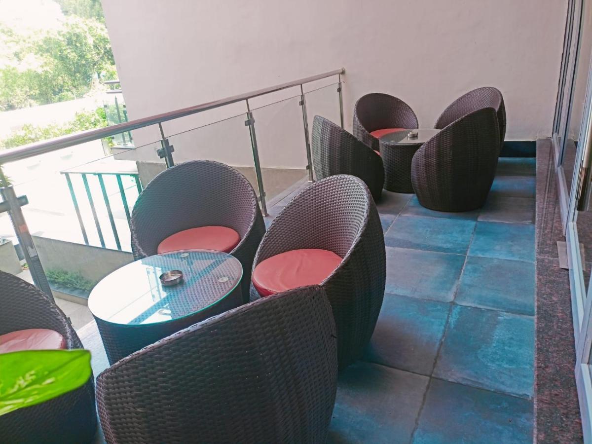 Abhyagama Hotel Дігха Екстер'єр фото